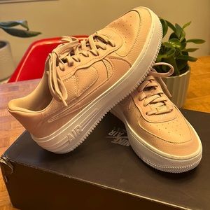 Women’s Nike Air Force 1 size 8.5 in light soft pink! Barely worn!